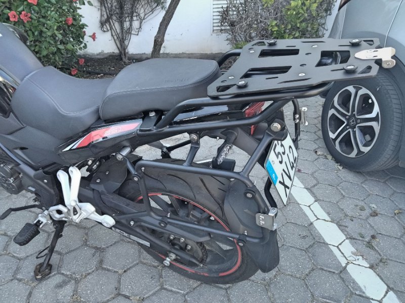 11 Benelli TRK 251 Fäste Alu toppbox.jpg