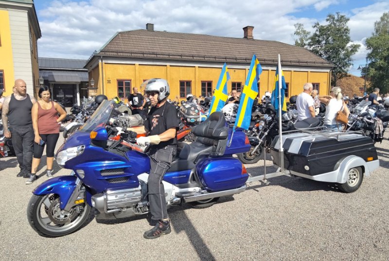 23 Gold Wing.jpg
