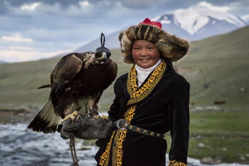 Eagle-Huntress_0-1.jpg