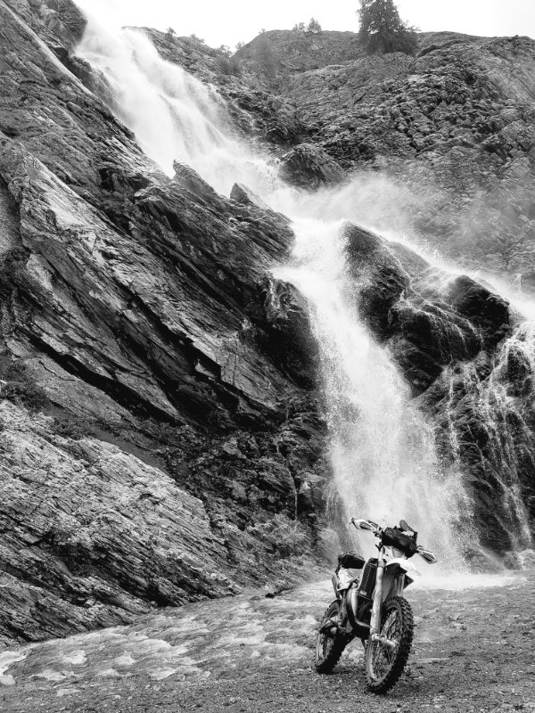 b&w waterfall.jpg