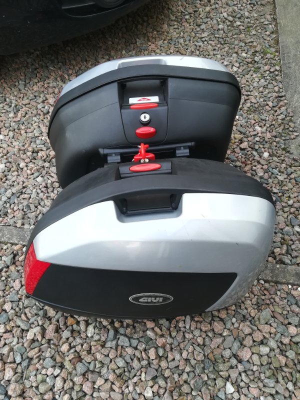 Those newer V series givi boxes