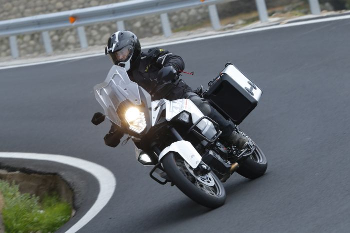 KTM 1290 SUPER ADVENTURE: See the LED cornering light - KTM BLOG