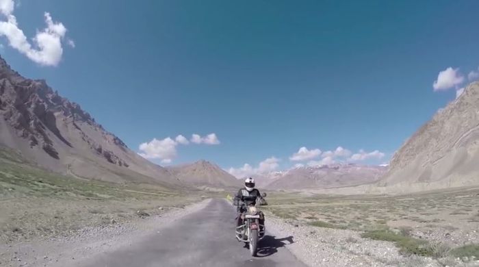 Riding to Khardung La video