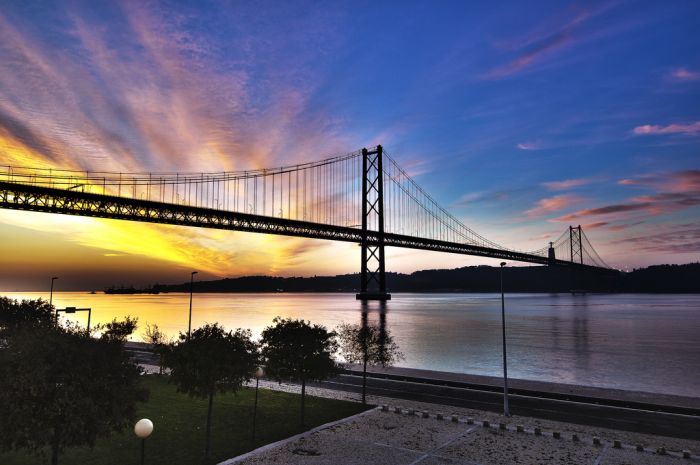 Ponte 25 de Abril bridge-Lisbon, Portugal