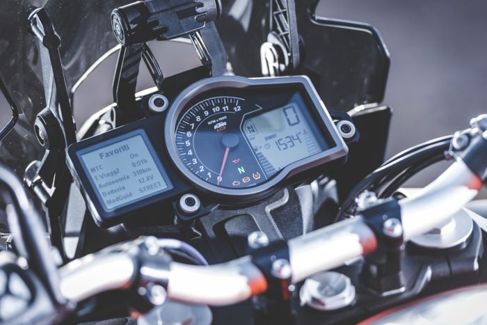 KTM-1090-ADVENTURE-2017-pic3