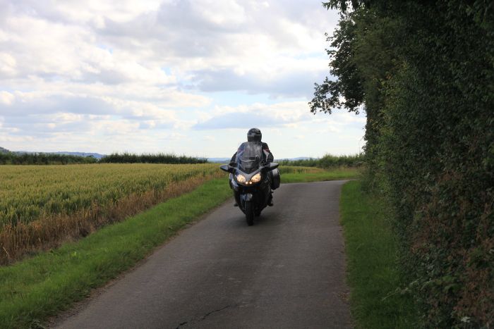 Kawasaki-GTR-1400-2016-pic6