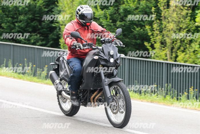 Spy shot of the Yamaha Tenere 700