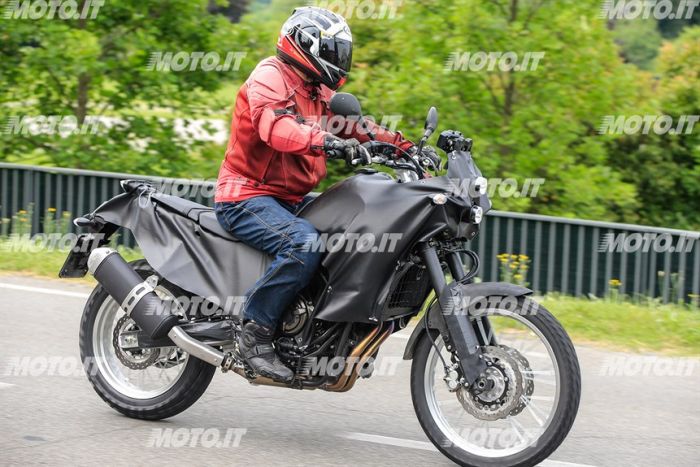 Spy shots of the Yamaha Tenere 700