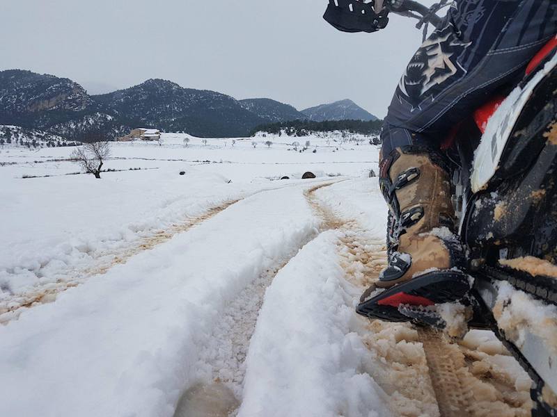 motorcyclists feet in the snow