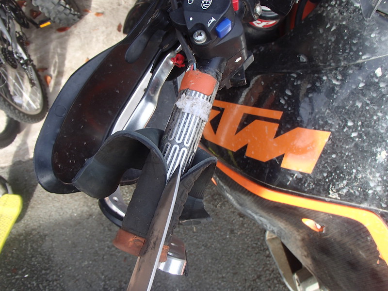 Removing motorcycle grips step 1
