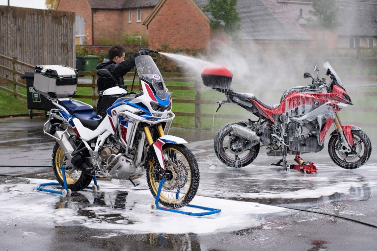 mobile motorcycle cleaning