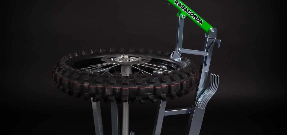 change motorcycle tyres at home