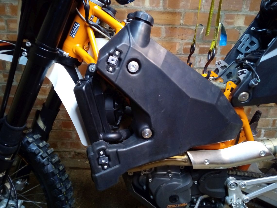 Fuel tank fittings