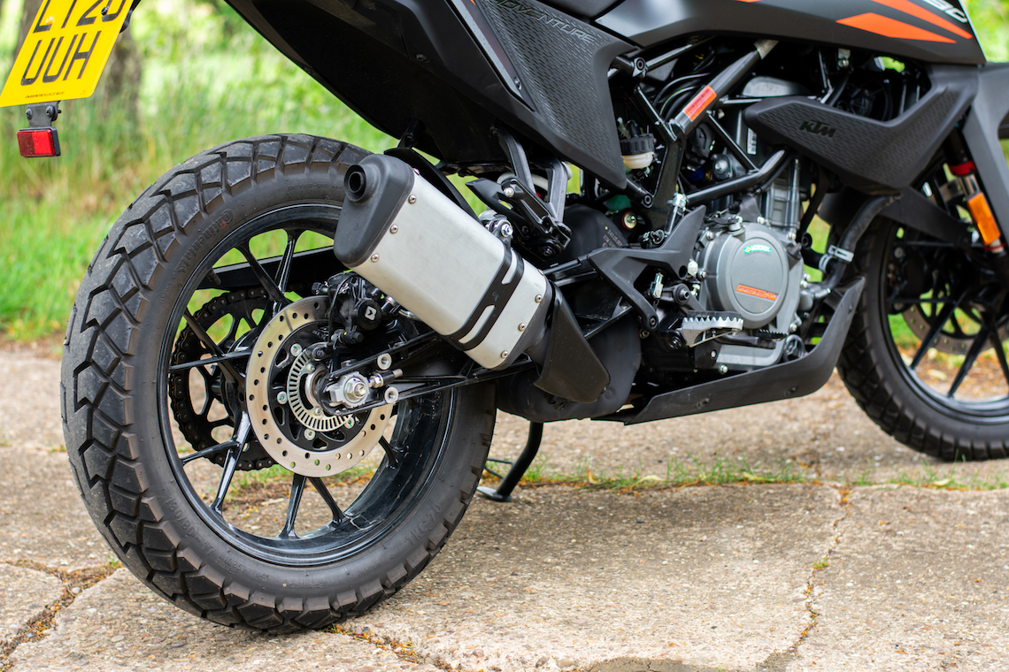 intruder m1800r bike price