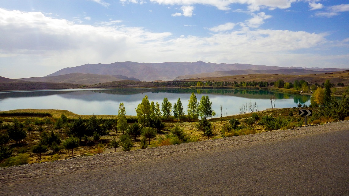 Lake-Tislit-landscape