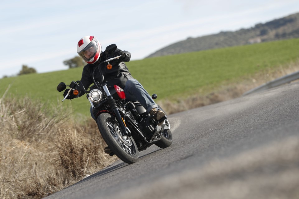 Riding the bars of the street bob