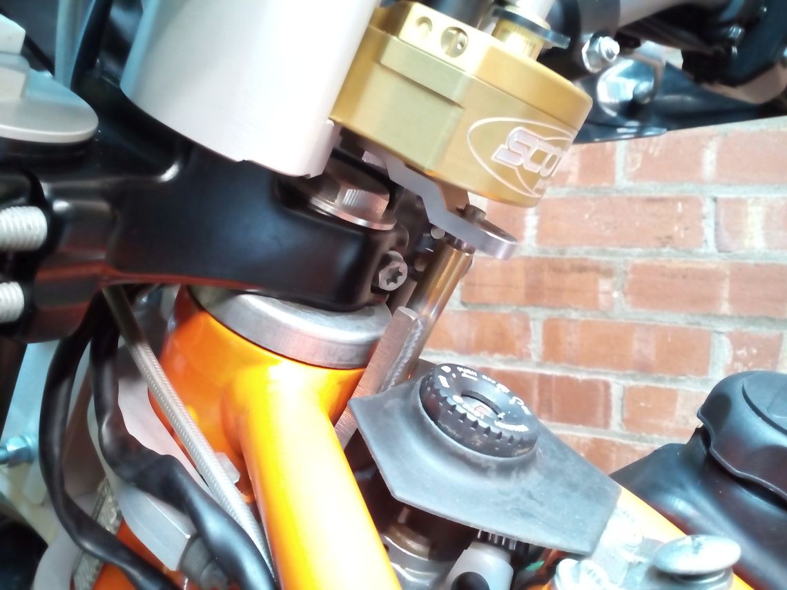 Scott steering damper fitting