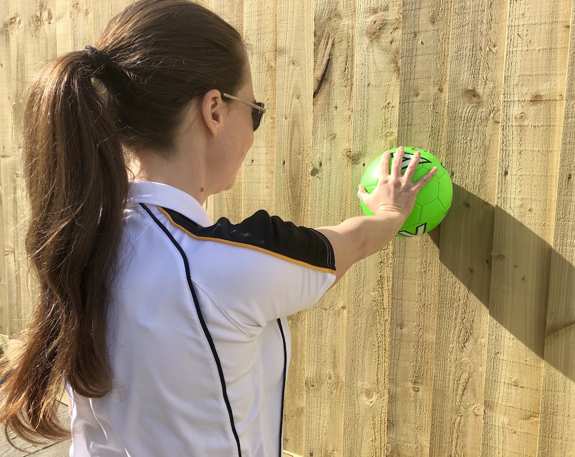 Single-hand-ball-roll-on-wall