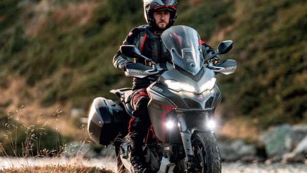 Flip-front Touring Helmets Bryn Davies, James Oxley and Ollie Rooke put 11 flip-front helmets to the test to help you choose the perfect lid for your next bike tour