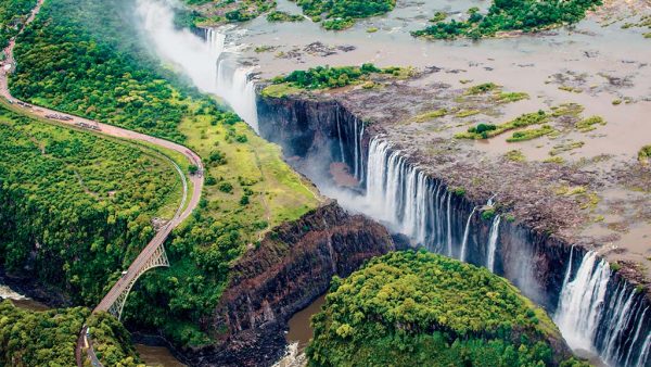 Surviving Botswana’s Hunter’s Road Paul Donovan travels through wild and remote Botswana surviving animal encounters as he journeys to Victoria Falls
