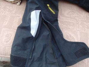 Boot-zip-fasteners-and-additional-velcro-backups