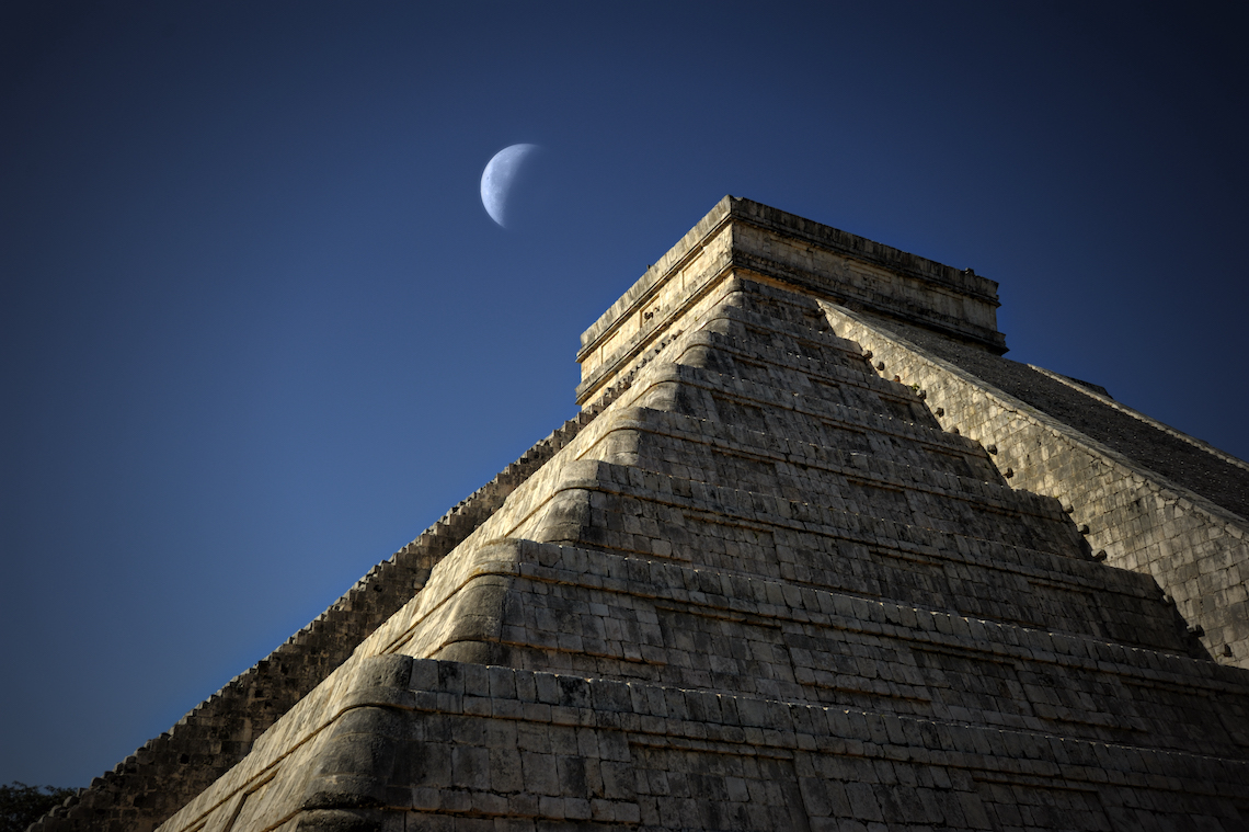 Chichen_Itza_Citadell-main-temple-moon-issue-29