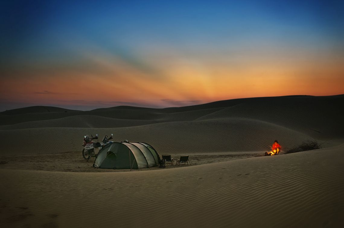 Great_Tar_Desert_dunes_camp_4