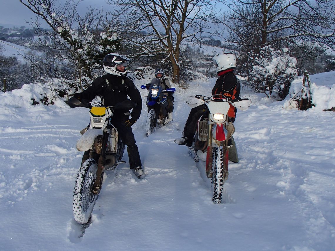 Setting-off-in-the-snow