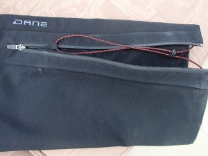 Useful-drawstring-to-attach-pants-to-boots