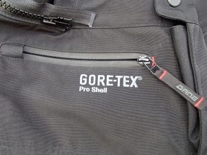 Zips-with-easy-to-use-pulls