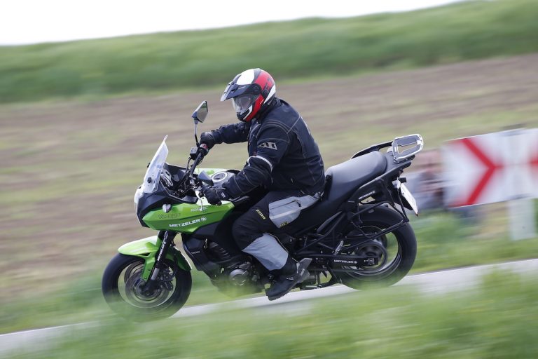 motorcycle-gloves-issue-34