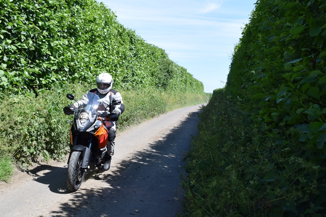 motorcycle-hedge-issue-23