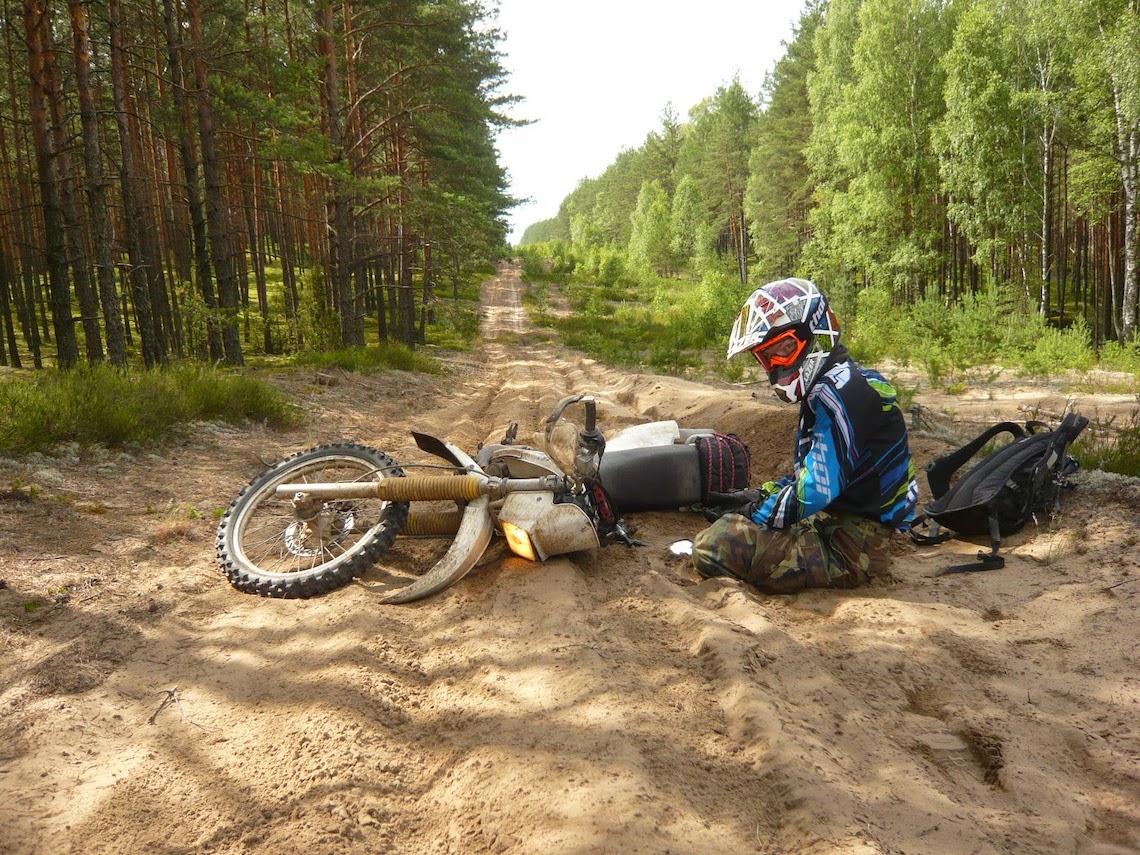 motorcycle-in-the-mud-issue-24