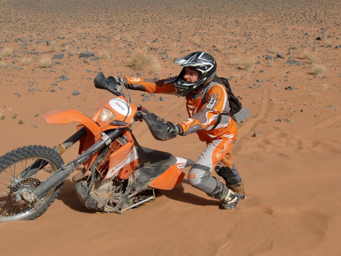 Bernard demonstrating how the experts tackle the dunes