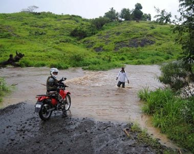 Fiji-ford-river-crossing