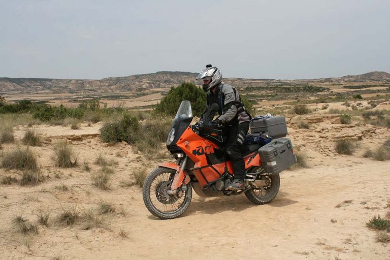 ABR5-pyrenees-0-Graham-off-road-in-desert-(1)