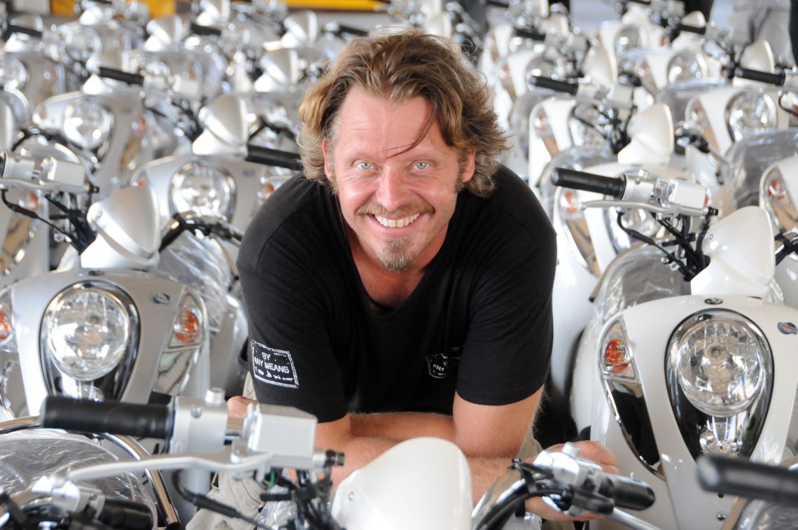 Charley-Boorman-with-bikes