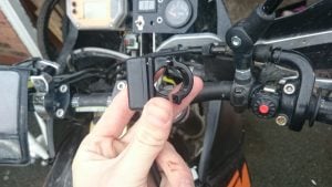 Easy-to-mount controller