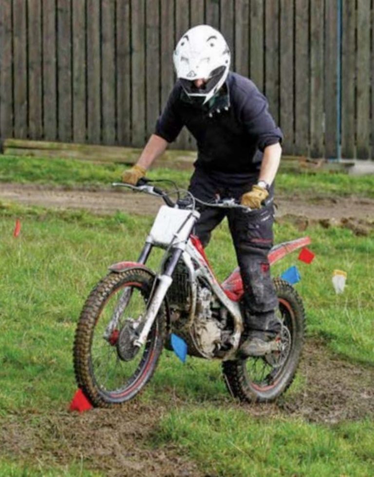 Learning how to trials Adventure Bike Rider