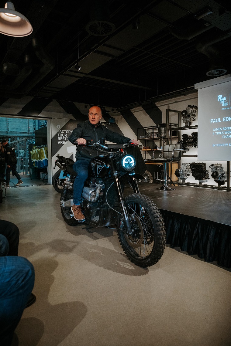 Paul makes a grand entrance to a preview screening