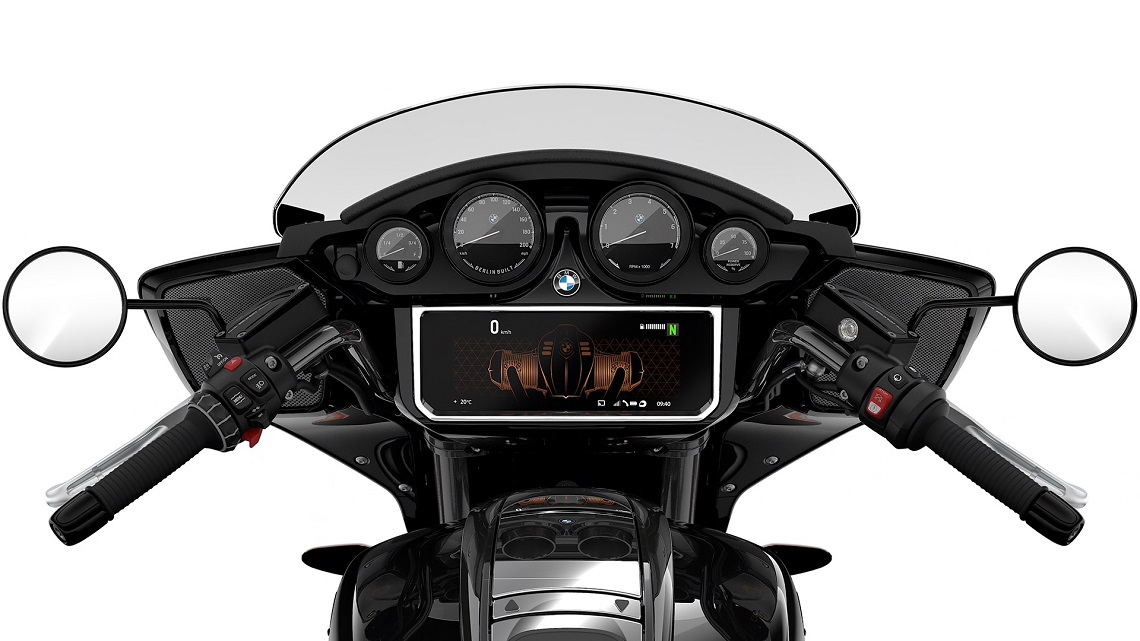 huge TFT display and analogue dials