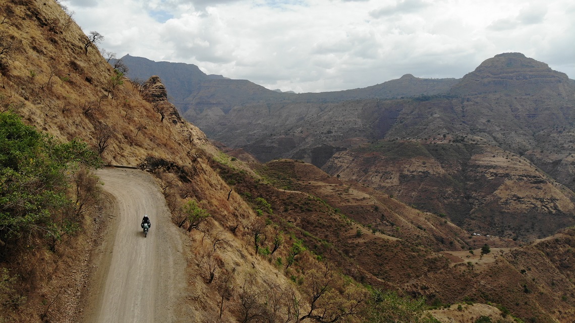 trip-around-the-world Lyndon Poskitt