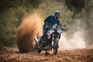 Which should you choose: BMW F 900 GS v BMW R 1300 GS?