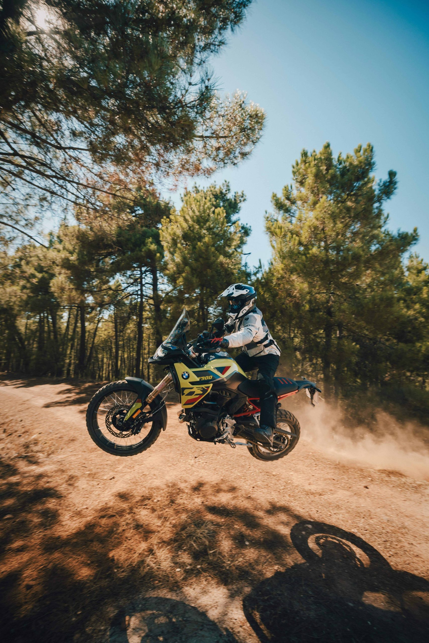rider wearing NEXX X.RALLY X-PRO CARBON on the trail